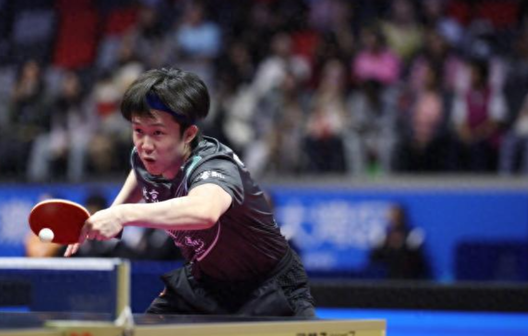 第十五届全运会乒乓球男团小组赛北京队对阵江苏队的比赛中，马龙、王楚钦所在的北京队