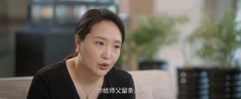《绽放的许开心》李总监终于知道，公司要裁掉的人是她，而不是梅程奕，所以她特地取了
