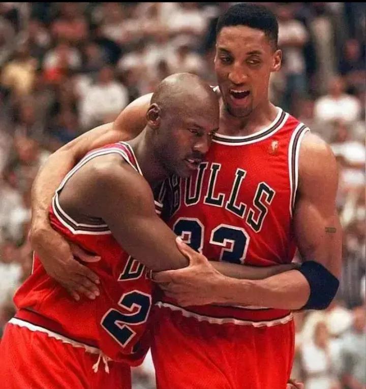 NBA的乔詹之争用事实数据说话，
乔丹为什么要死抱皮蓬这大腿不放，还不断送礼品给