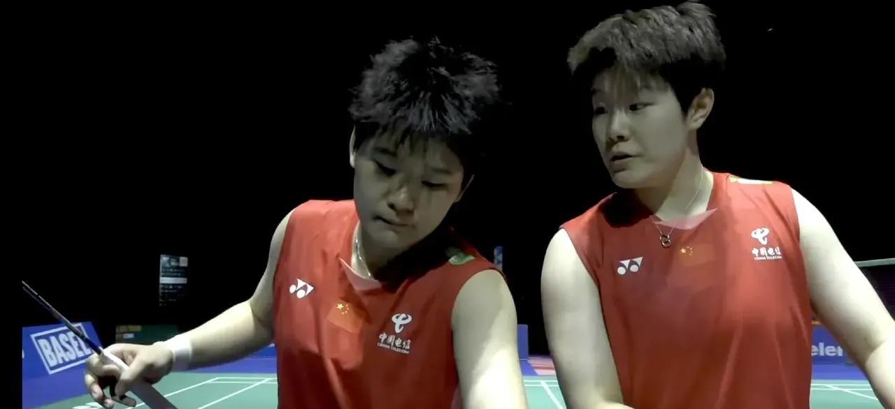 刘圣书/谭宁先丢一局，第二局扳回！
前两局比分为：刘圣书/谭宁15-21、21-