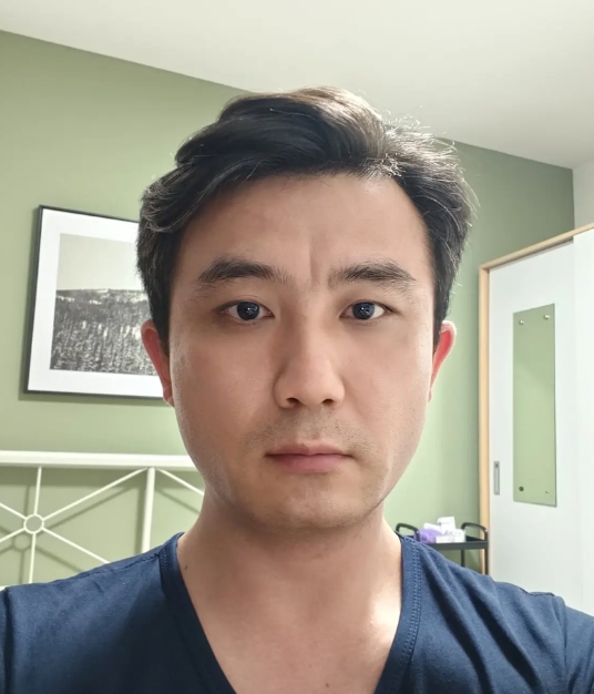 80后的你们，现在过的怎么样？

80后的我，今年44岁，负债，离婚，失业。
