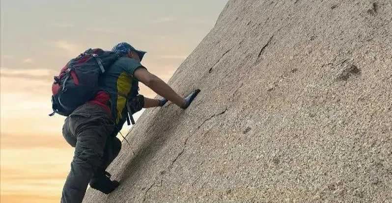  惊！爬山失联男子寻获，死状惨手机在6公里外，死因蹊跷
近日，武汉一男子爬山失