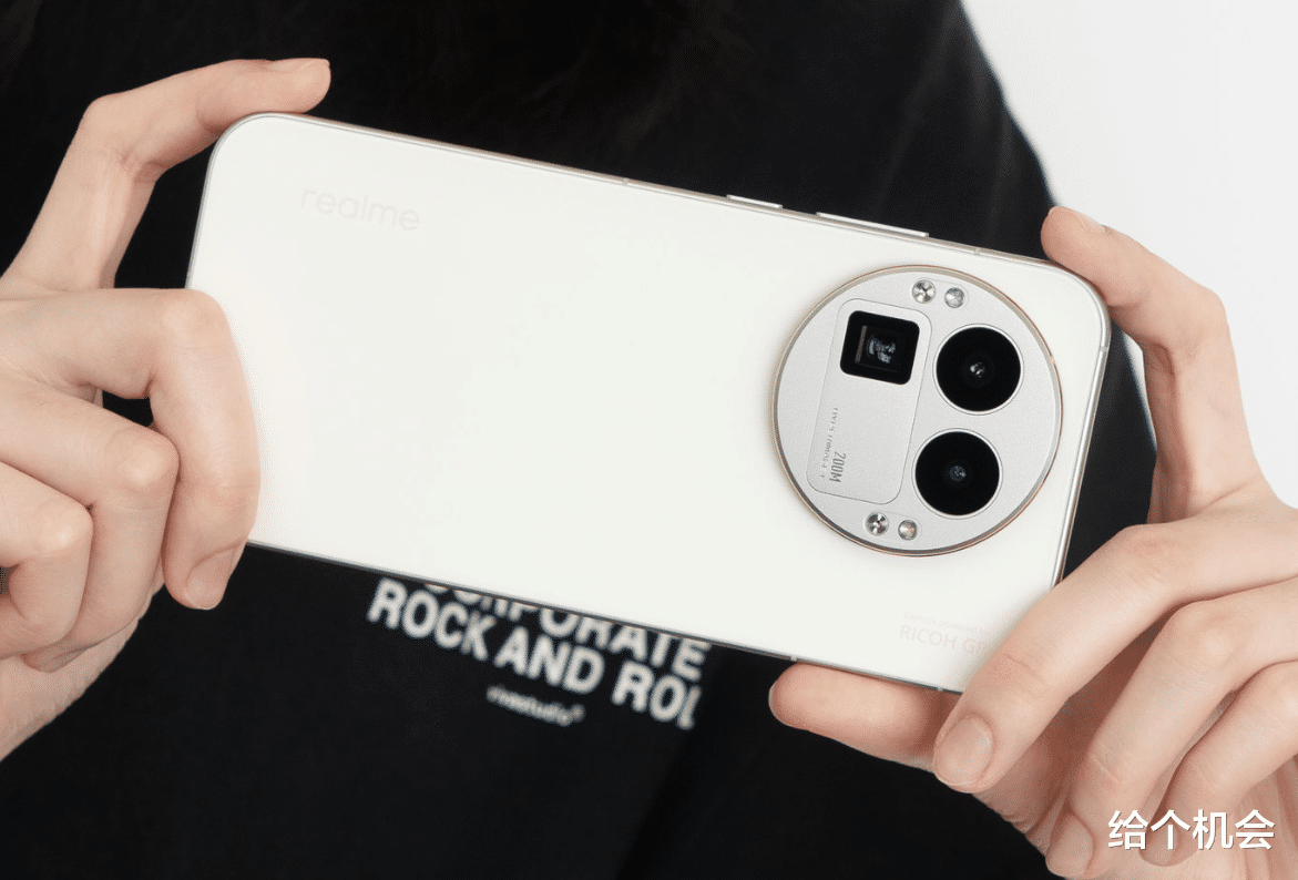 8000mAh+天玑9500e+超声波指纹，定价2099元起