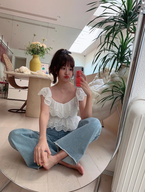 张子萱，171cm，嘟嘴卖萌。