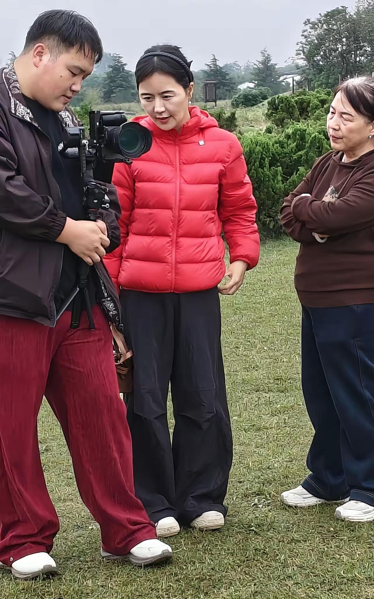 你们的知性美女女神，掀开美颜个滤镜，真的连路人也不如！
  社会发展到现在，直播