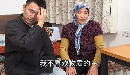天呐！穆萨“拜金”言论把粉丝心伤透，车车姐气得要“掐死”他！
家人们呐，今儿个我