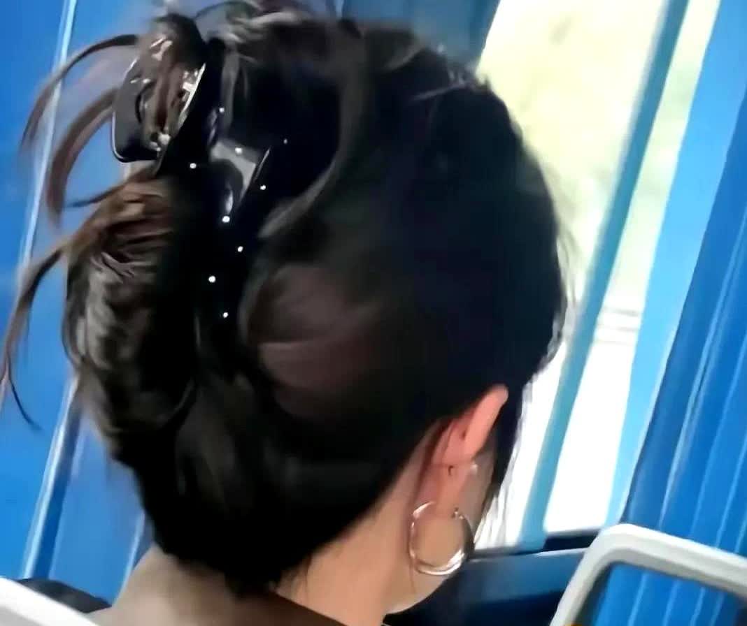 一个来华仅五个月的孟加拉留学生，在直播中大言不惭地炫耀自己“睡了”十多个中国女孩