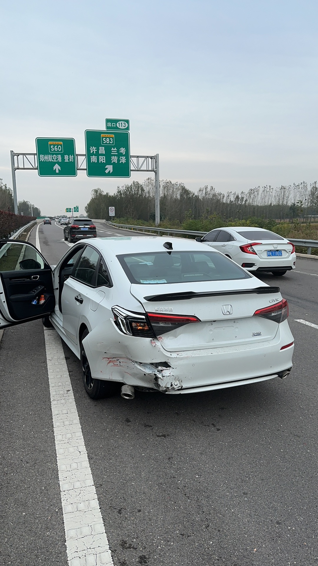 兄弟们新车一血
还没上牌高速追尾对方全责