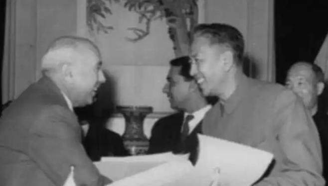 1969年李先念访问阿尔巴尼亚时，曾提出:“你拿我们那么多东西，打算什么时候还？