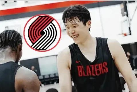 开拓者用首轮第16号签跳选杨瀚森的5个原因：
1.在试训当中表现非常出色，不仅是
