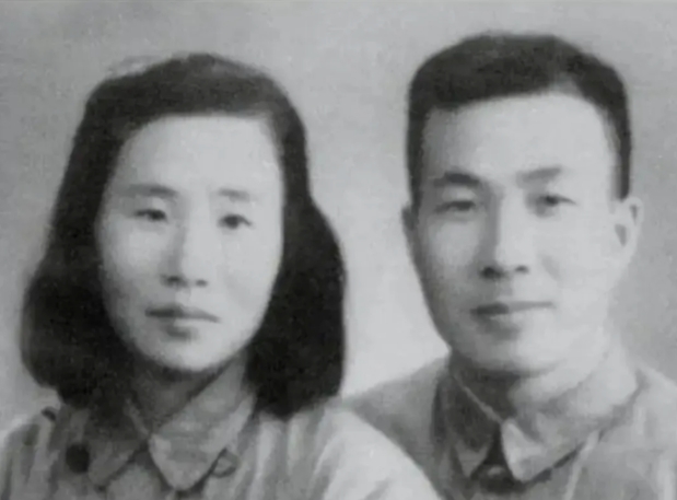 1943年，新四军团长诸葛慎被俘，没多久，日军就放了他，还让他自由活动。诸葛慎自