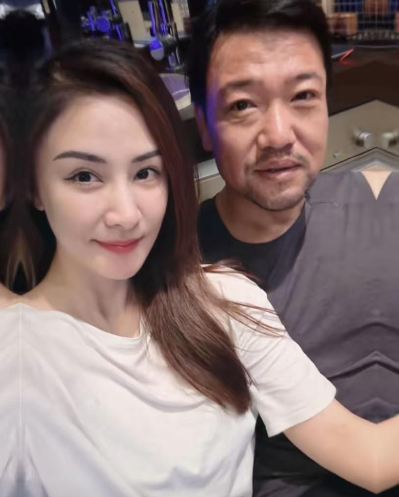 演员到中年不适合为了帅而减肥。
看了贾冰和沙溢减肥后的样子，感慨万千，如果为了健