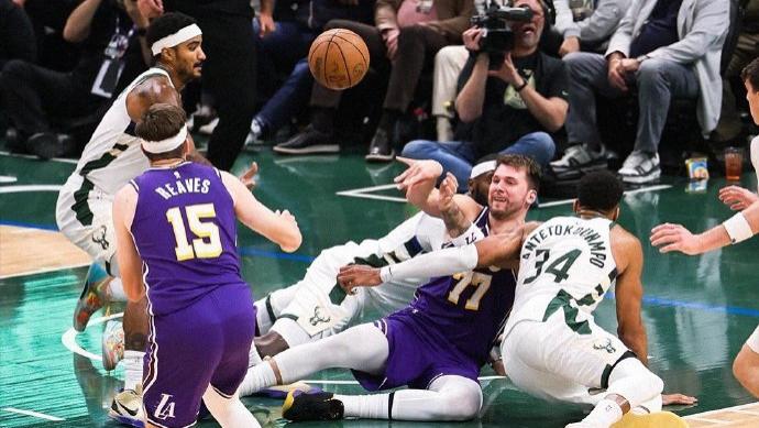 东契奇背靠背状态依旧！雄鹿队输了，字母哥没输？