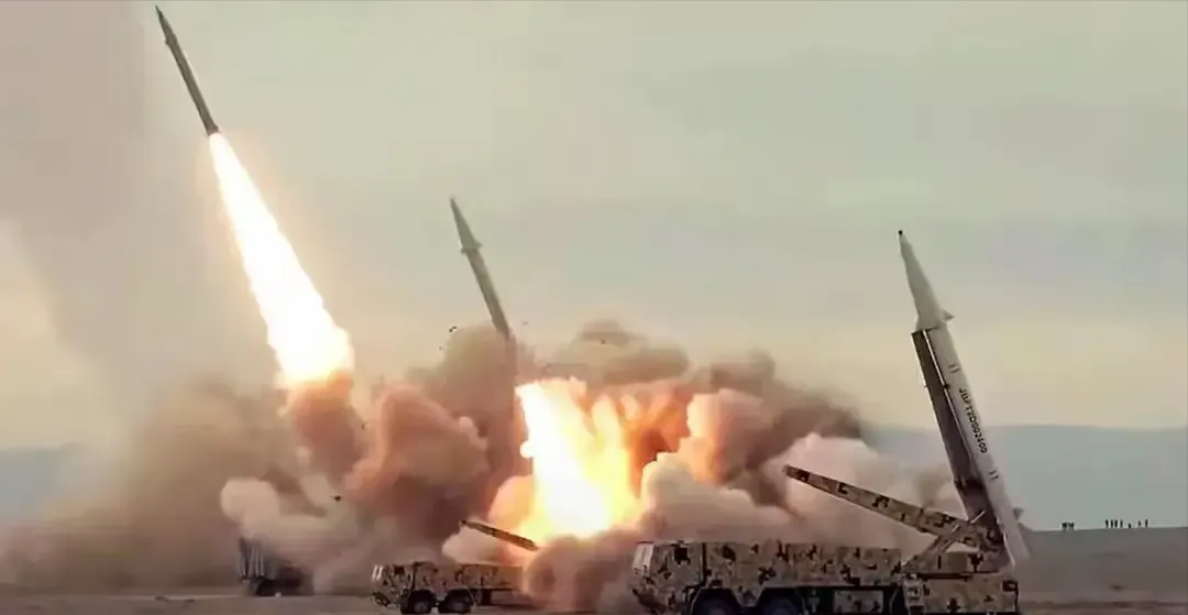 时间仅仅过去两天，巴基斯坦的态度就发生了巨大的变化
当美国对伊朗核设施发动轰炸时