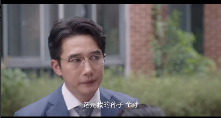 《绽放的许开心》
钱浩的妈妈真不愧是重男轻女！明明在车上答应的好好的，要对大米，