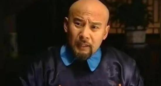 和珅受宠后权势熏天，唯独对此人像老鼠见猫，一遇到就得赔笑脸
和珅出身满洲正红旗，