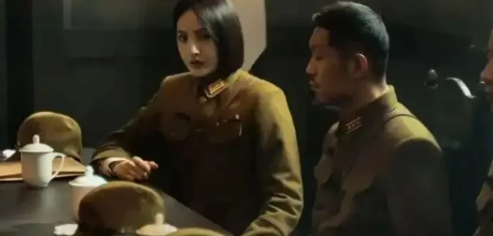 《潜渊》​平田希子死了，这个日本女特工，到死都不知道自己怎么死的。

艾晓琪饰演