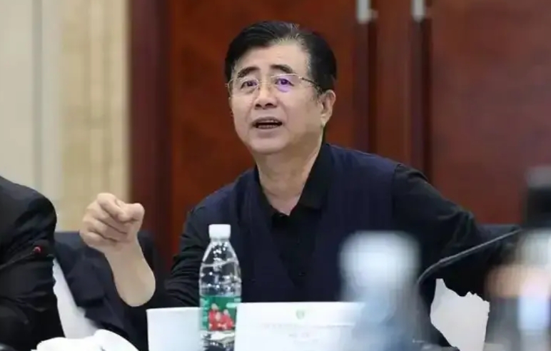据了解，足协主席宋凯正推动开放中超外援限制，目的是通过增加联赛竞争来提升国内球员