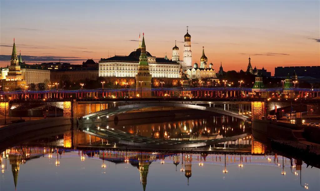 俄罗斯为什么要轰炸波兰企业
      俄罗斯为啥要轰炸波兰企业？这件事的源头还