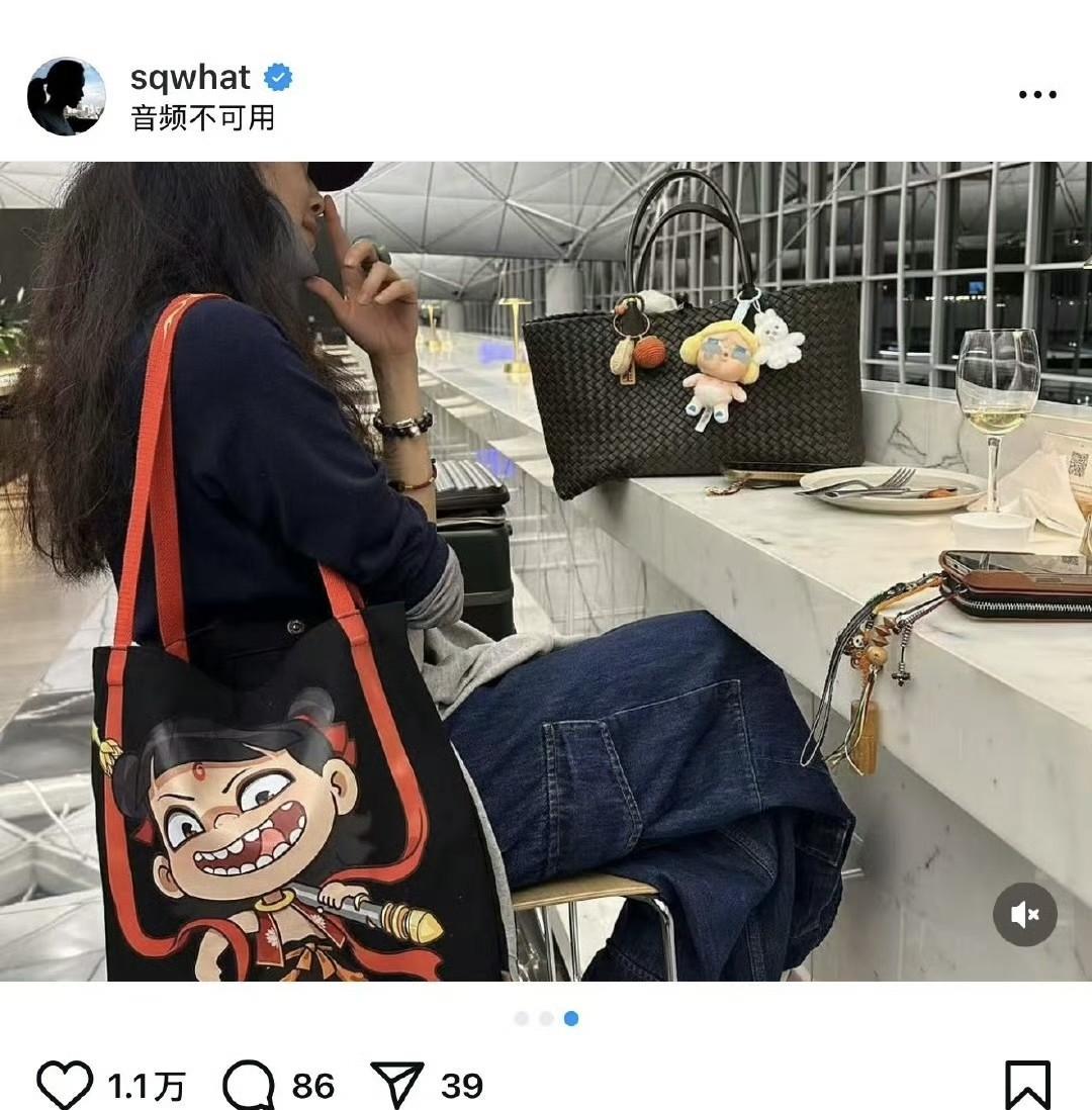 看到舒淇背这个包…这才是真正的松弛感