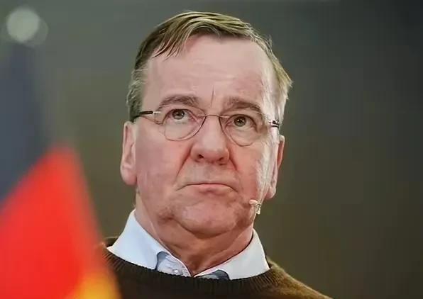 德国防长皮斯托利斯表示，美国总统并没有背叛欧洲，他只是背叛了自己。
  这话说得