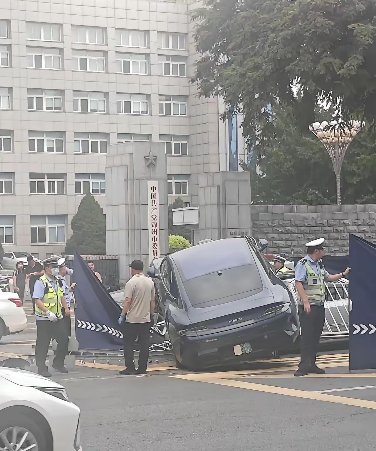 这车子都能开成这个程度，那么这位车主该交通怎么处罚呢？会被终身监禁吗？