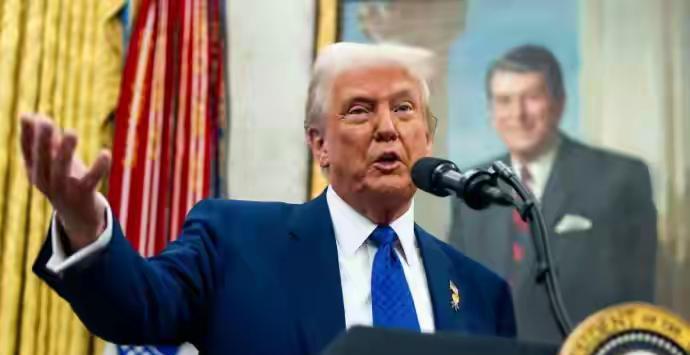 特朗普发火了，乌克兰割地求和
环球网8月12日报道，乌克兰总统泽连斯基拒绝向俄罗