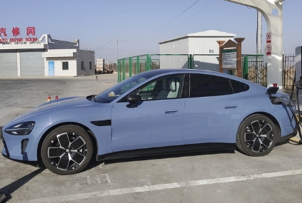 特斯拉model3的2025款后驱标准续航版本用车感受：
第一方面就是好开，好开