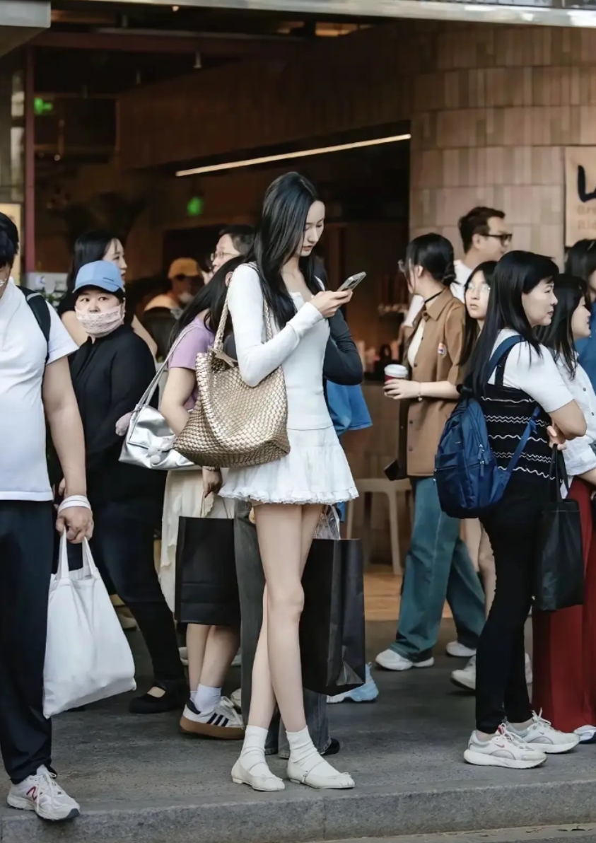 说实话！假如这女生和100w让你二选一，你会选哪个？ 