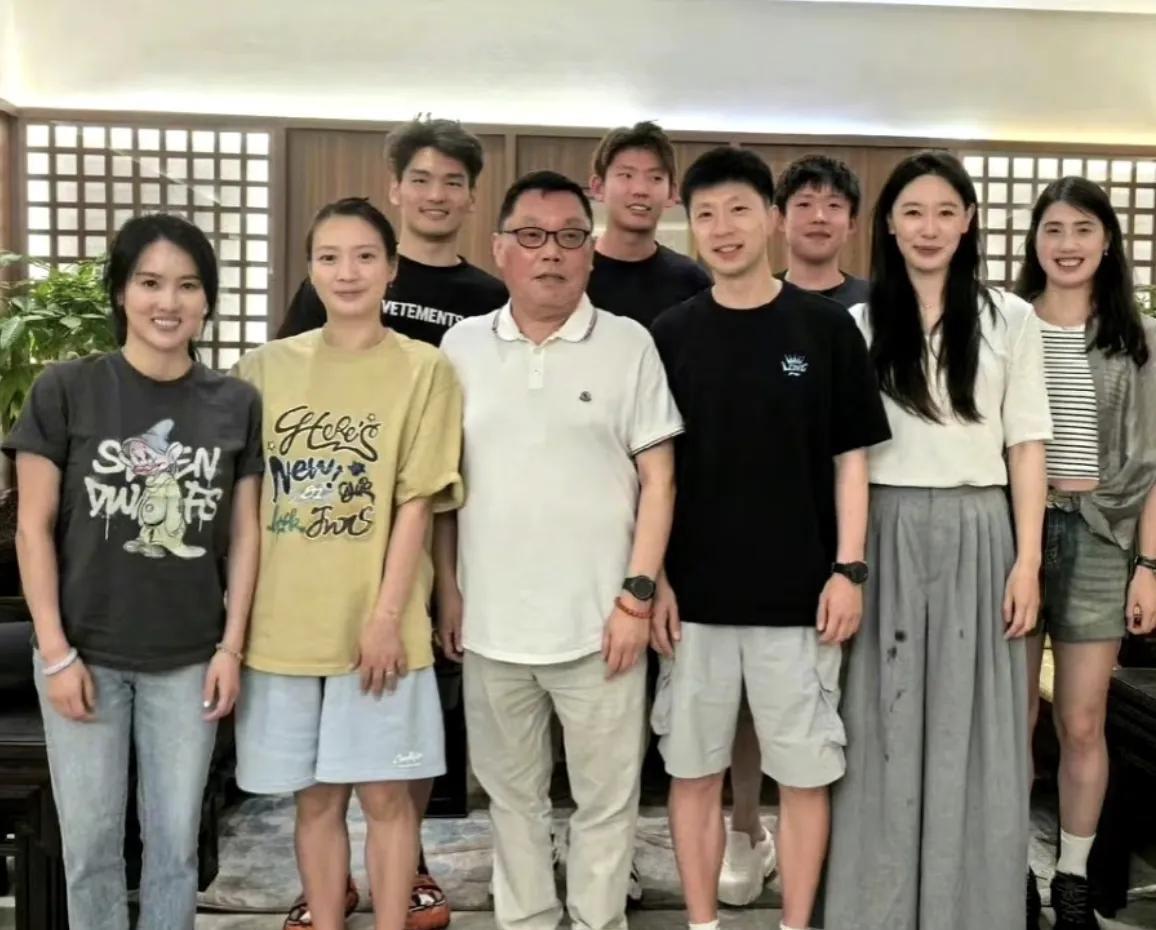 我只佩服全红婵哥哥 全进华一点 
不是他的百万粉丝，不是他的助农直播，而是他蹲在