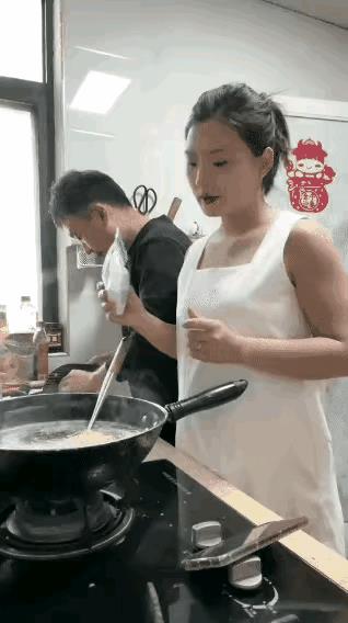 凡是看了这个视频朋友，相信心情都不会好受，与这样的女人一起生活，真的是太累了。不