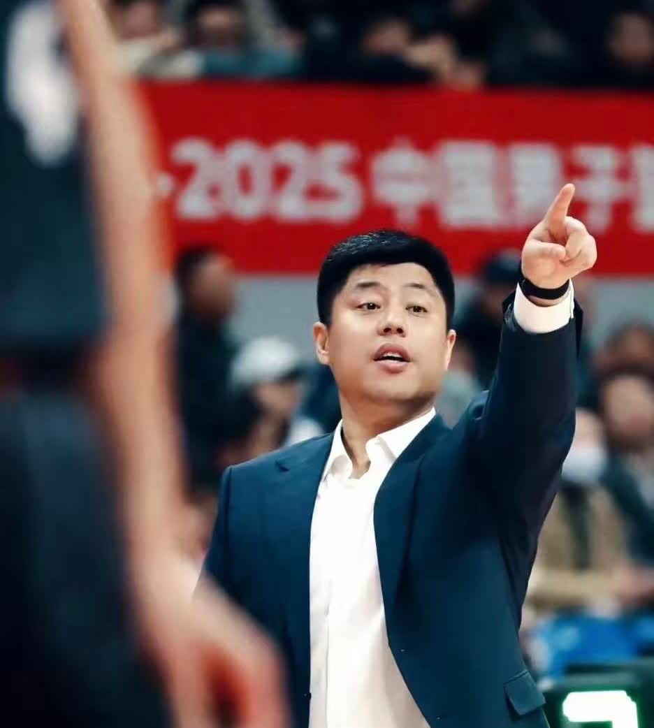 山西球迷今晚能笑醒

一口气再砸一位2米11的NBA发展联盟盖帽王

乔