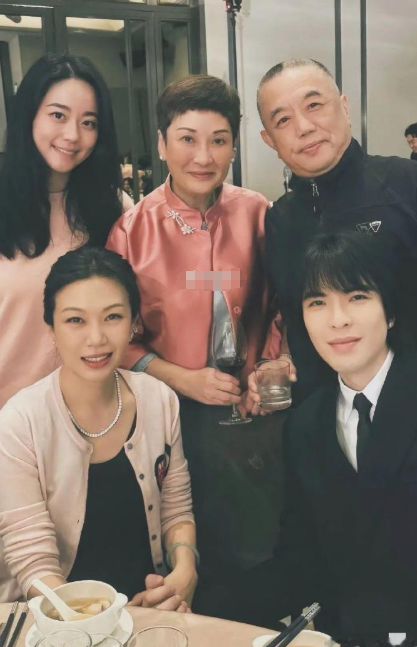 怪不得萧敬腾至今没有绯闻，换谁谁不是 ​​​