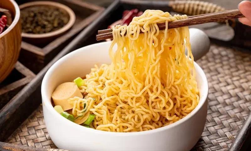 高铁要是禁食方便面，那我们能吃啥呢？
高铁现有的“一碗好饭”工程仅有79款餐食，