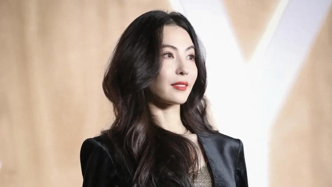 张柏芝亮相朗姿大秀惊艳全网！三娃妈妈美出新高度