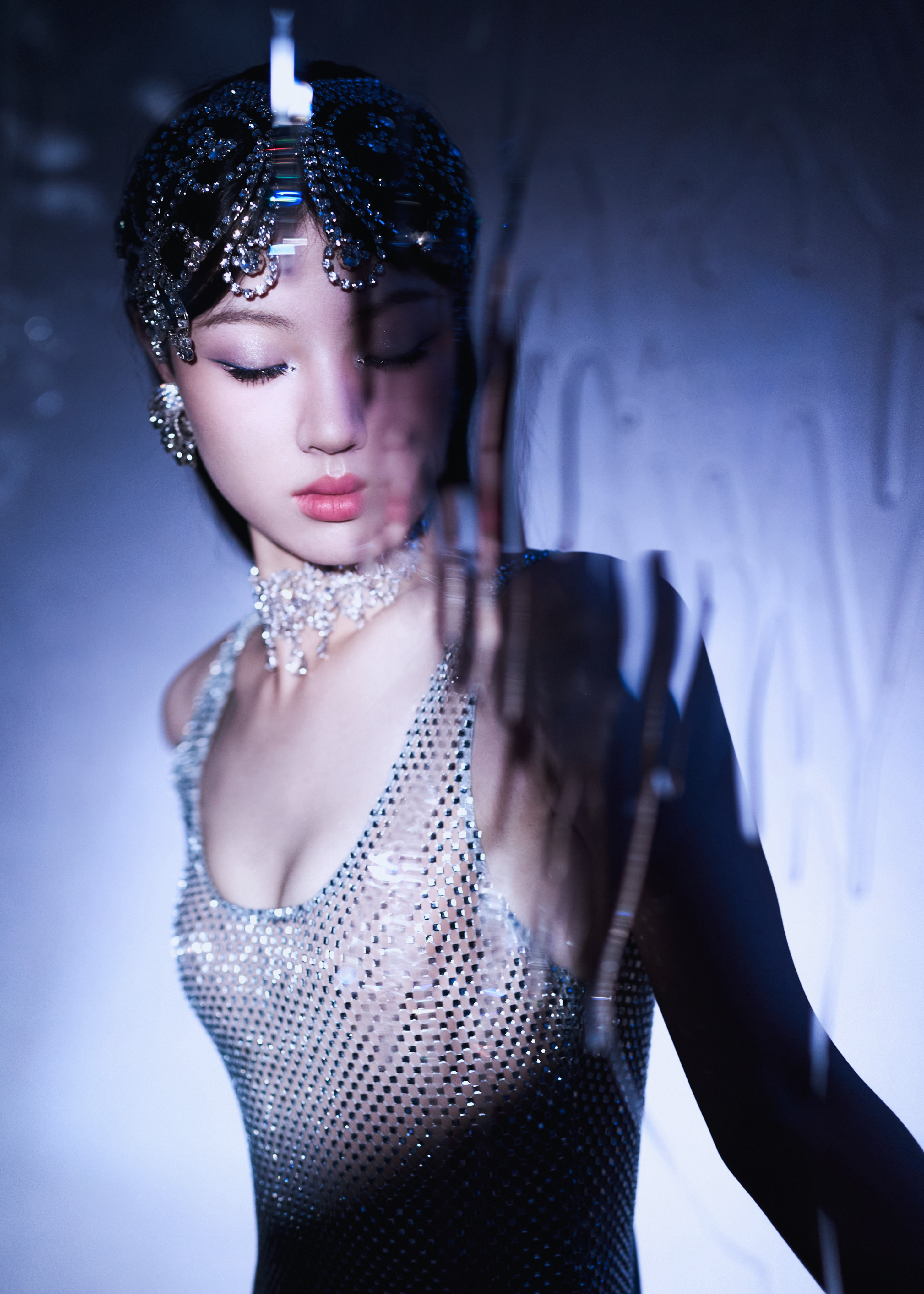 单依纯的高级脸：在最新物料中绽放的文学气质