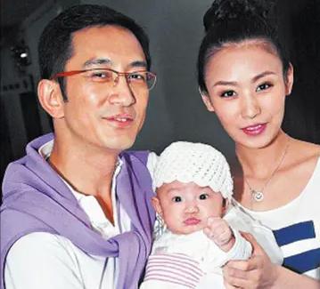 43岁吴启华花650万迎娶22岁石洋子，婚后巨额家产挥霍殆尽，离婚后，女儿竟成交