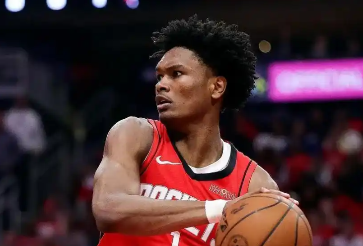 说交易换蓝领中锋的 有没有想想阿门进攻端一点威胁没有在阵地怎么办
一个没篮的中锋