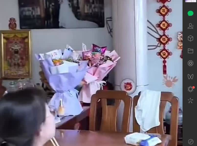 姐夫送小姨子考完三件套，结果一群网友在评论区作妖——

在网上看到这样的一则