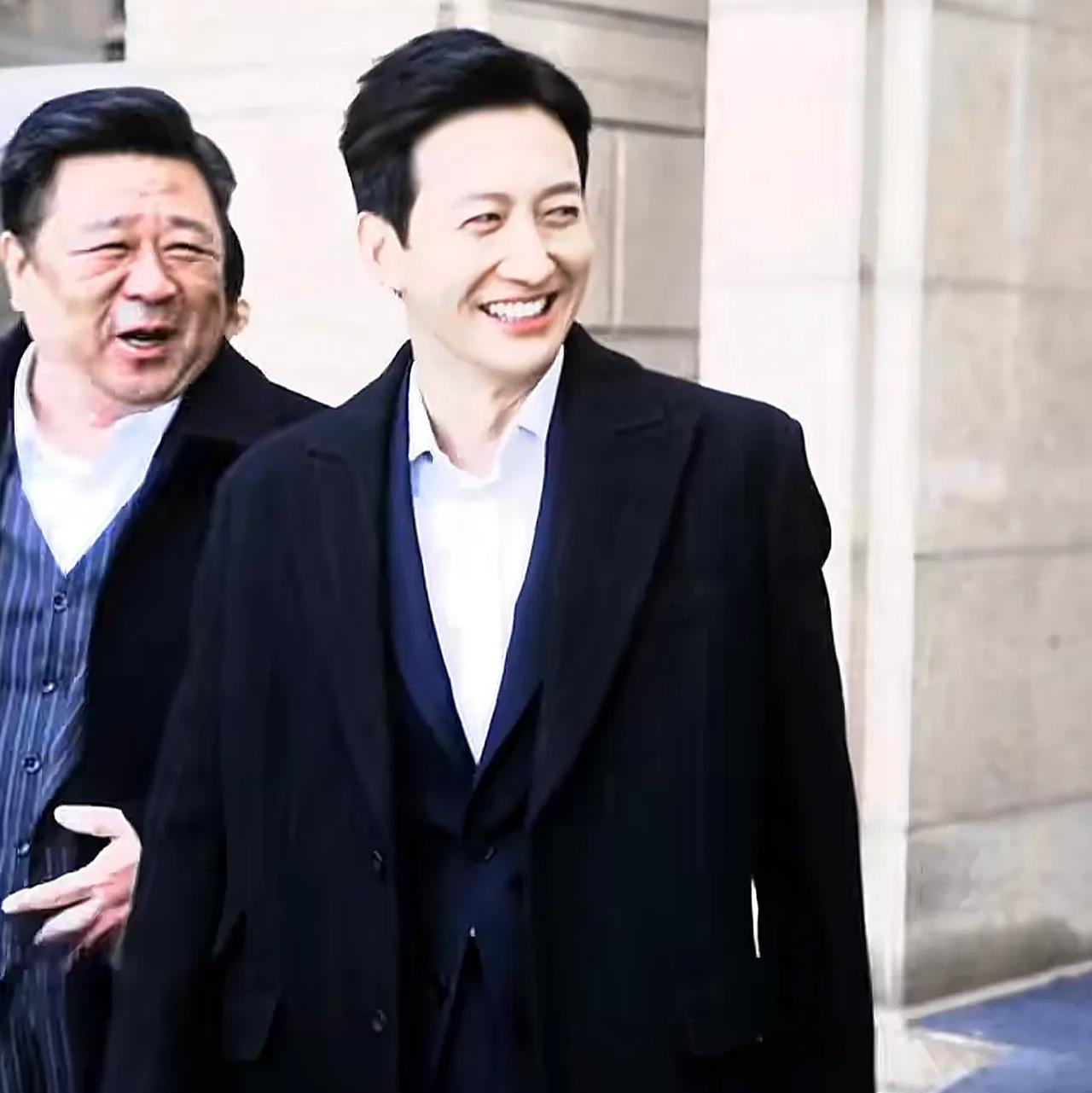 演员王阳说，我今年47岁，我怎么也没想到会被一群二十多的小姑娘会这么喜欢我，现在