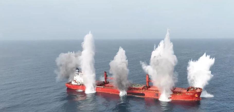 那么问题来了，这艘从我国出发的巨轮为何会被胡塞武装给打击了呢？
这艘巨轮被称为“