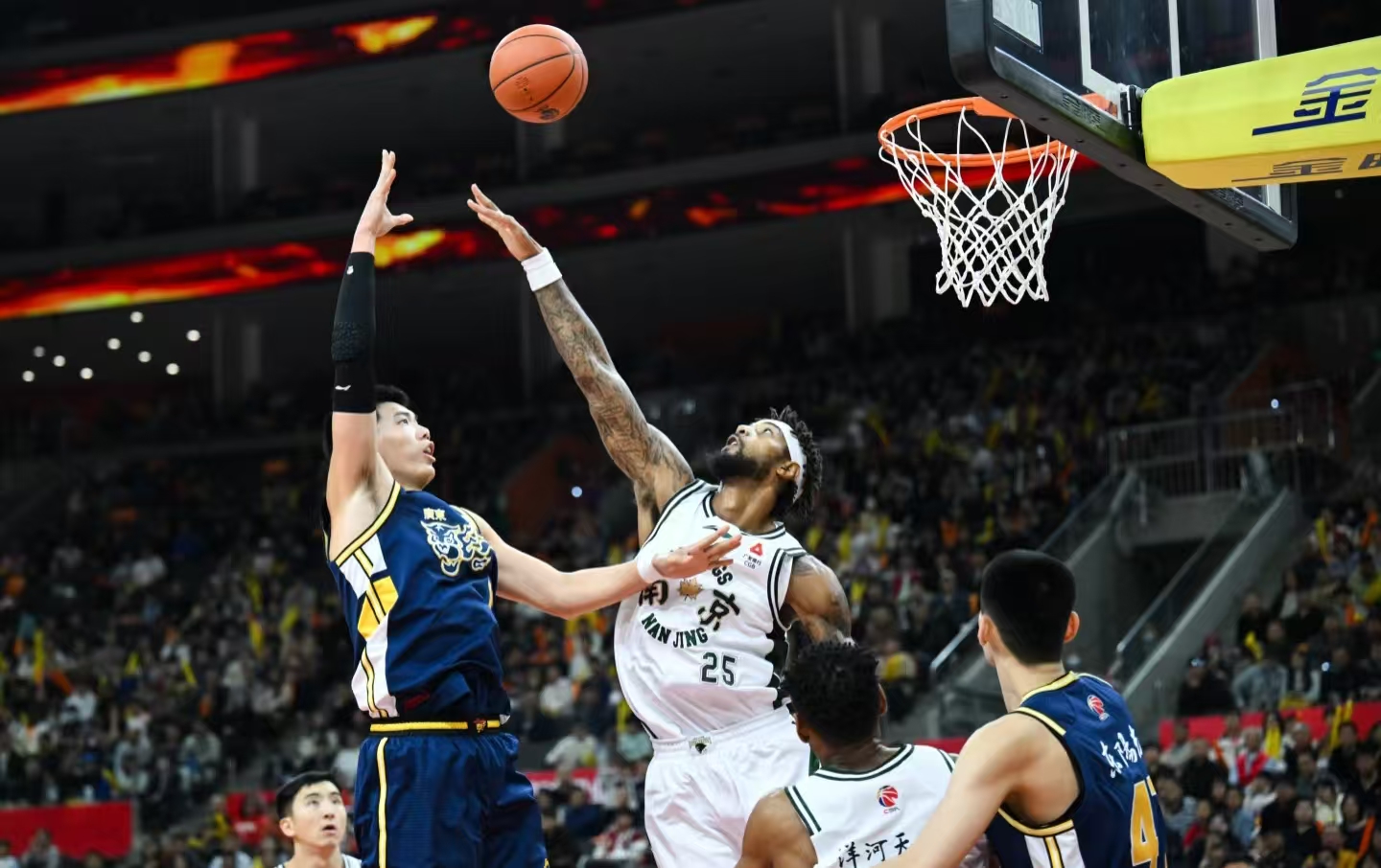 广东末节内线搭配遇难题，少杰主打，王洪泽稚嫩，焦泊乔机会寥寥