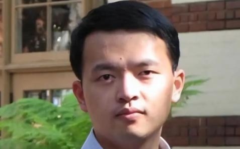 我国芯片领域顶尖专家张浩，收到美国学术会议邀请后赴美，却刚下飞机就被 FBI 用