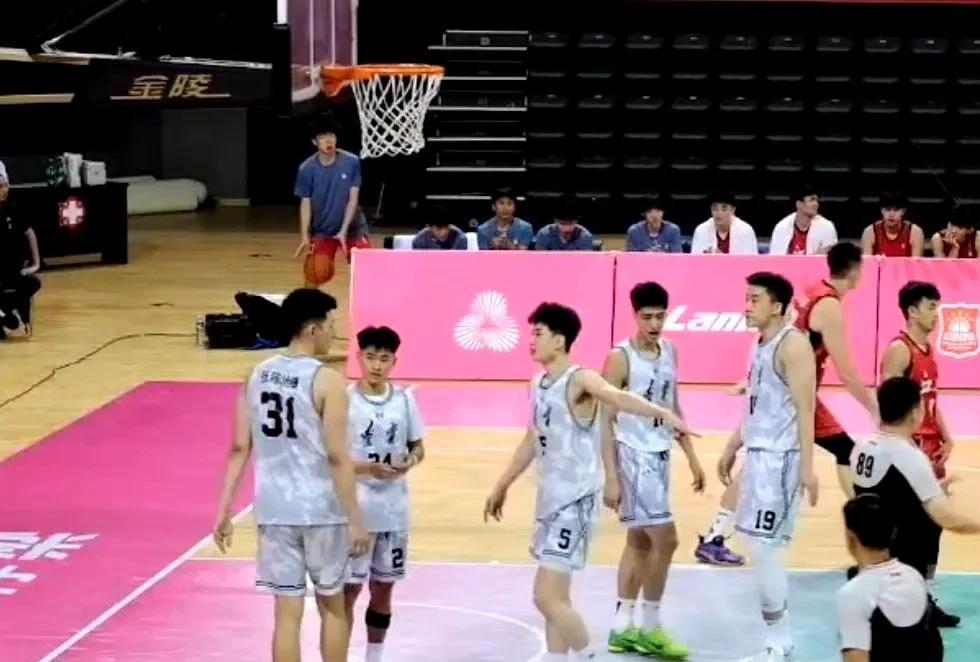 别怪杨鸣不锻炼年轻球员，U22打江西开局慢热，连续失误犯错，恕我直言，从海外联赛