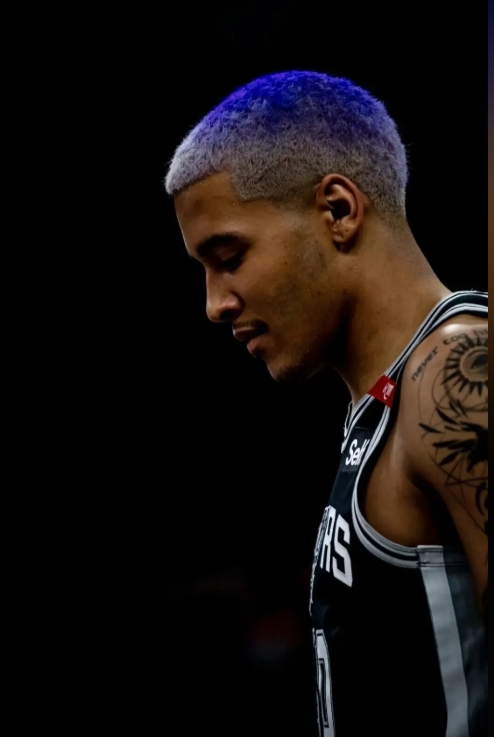 不懂：杰米里·索汉怎么了？
没怎么看他的比赛，大致印象是防守能力非常好，但是得分