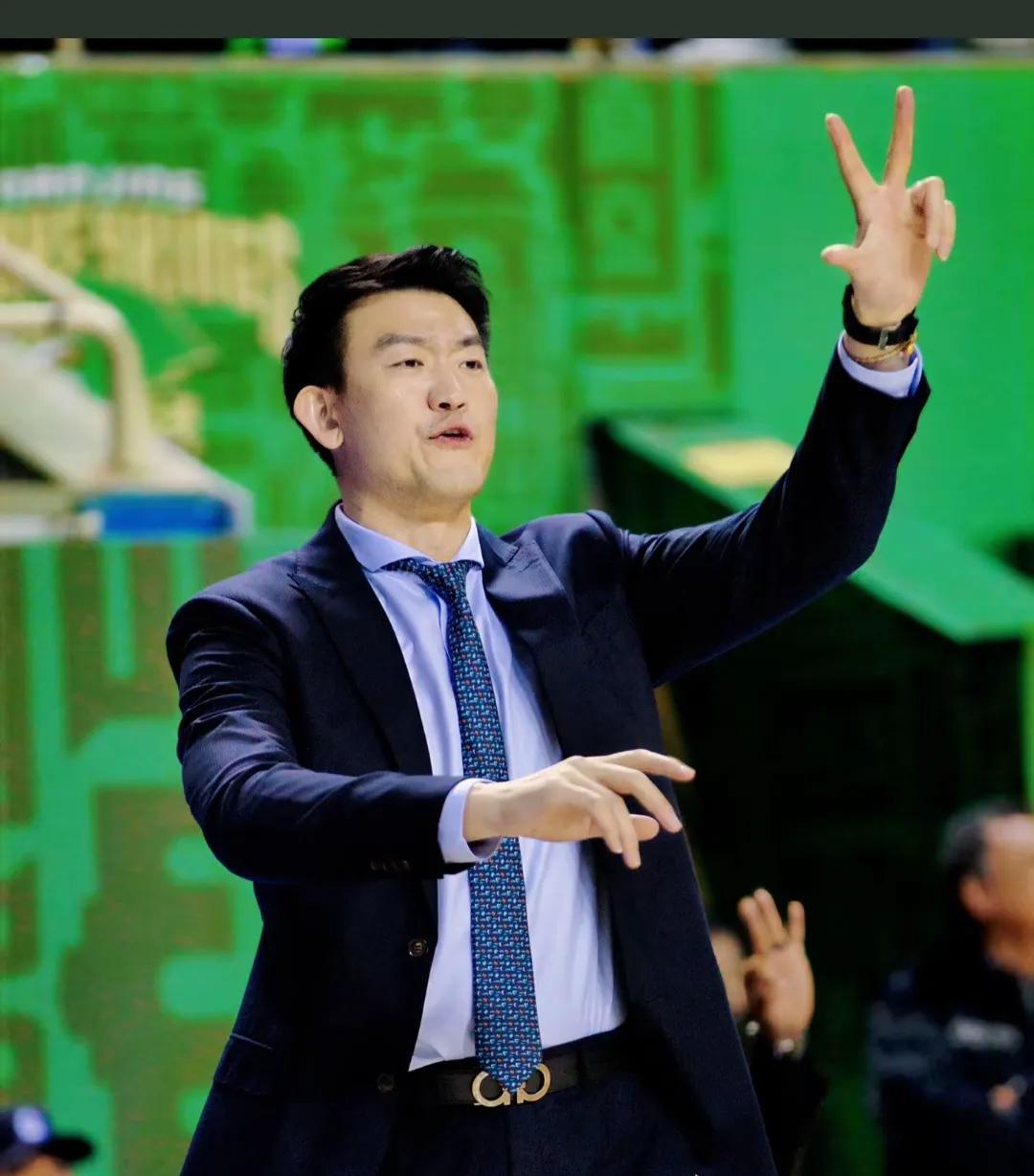 CBA联赛稳坐球队主教练的王牌
CBA联赛季后赛第一轮4月11日全部结束八强球队