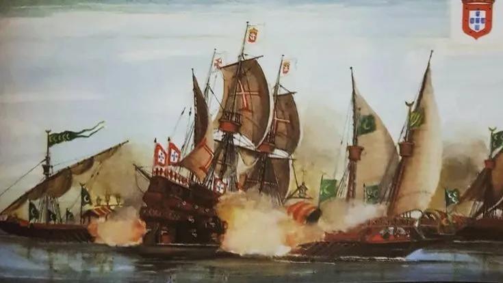 奥斯曼偷袭霍尔木兹海峡失败后葡萄牙进行追击，几乎将其全歼