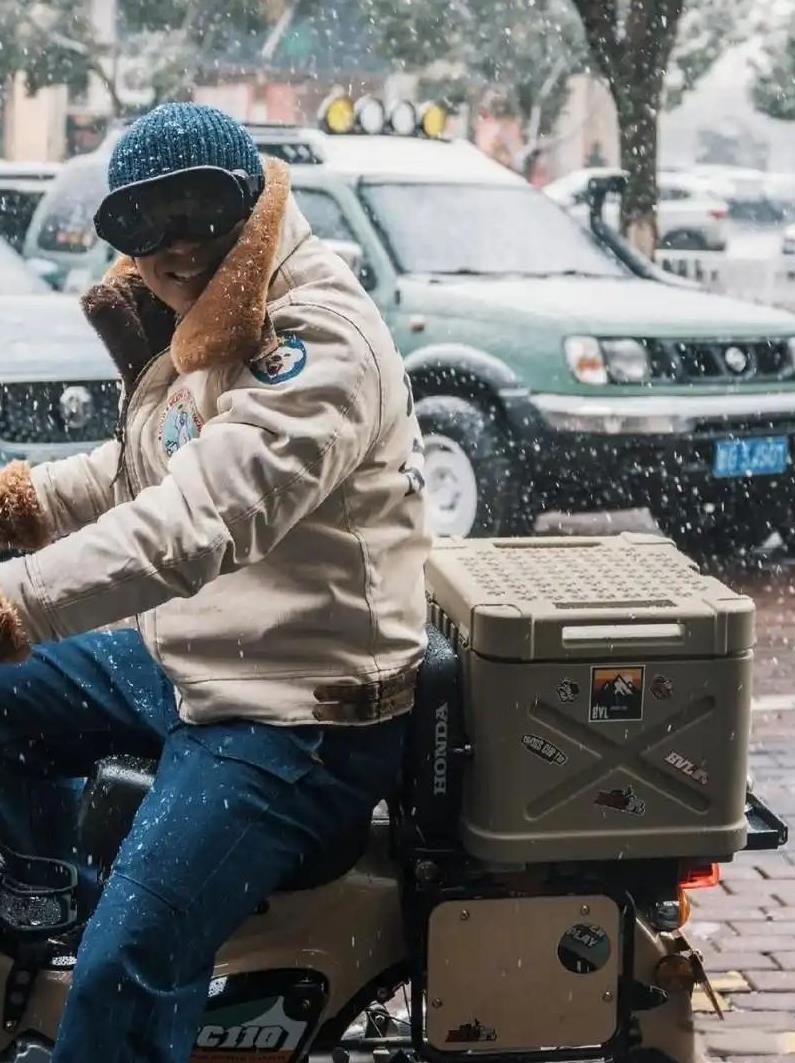 大家在骑电动车的时候都在想什么？
很简单，路线的规划与接下来要干什么？
骑电动车