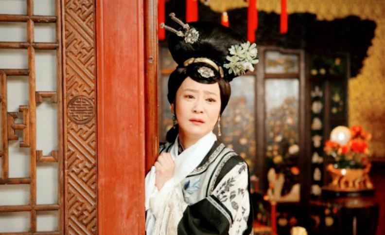 44岁登基的雍正，面对生母乌雅氏的冷言冷语：“你当皇帝，与我何干？”  这句冰冷