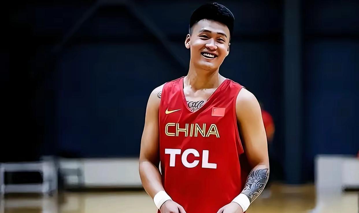 CBA新疆队刘玮教练怕是真的要下课了。
有博主爆料他已下课。有说更衣室的东西都收